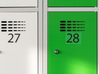 Odpočinková místnost pro studenty FLD nabízí nejen možnost posezení, ale také uzamykatelné skříňky nebo vybavenou kuchyňku, kde si studenti mohou uvařit čaj, nebo ohřát oběd.